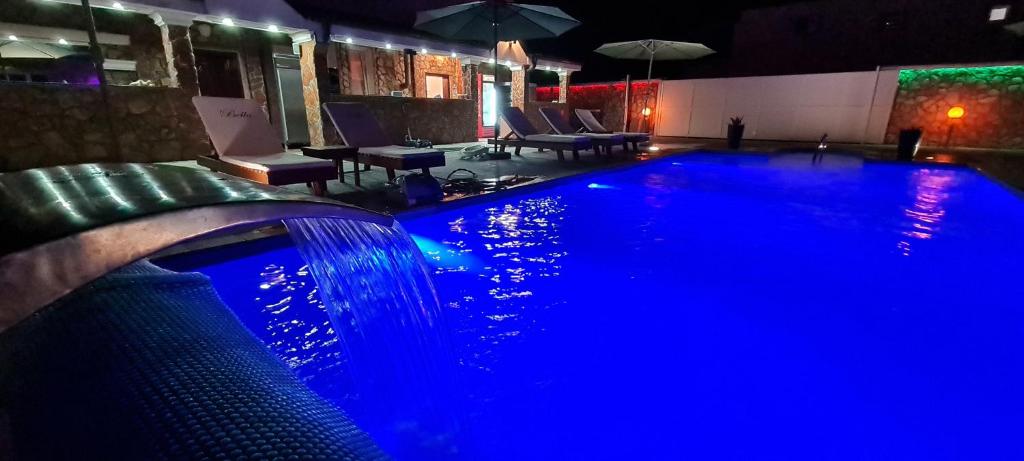 Bazén v ubytování Motel Bella nebo v jeho okolí