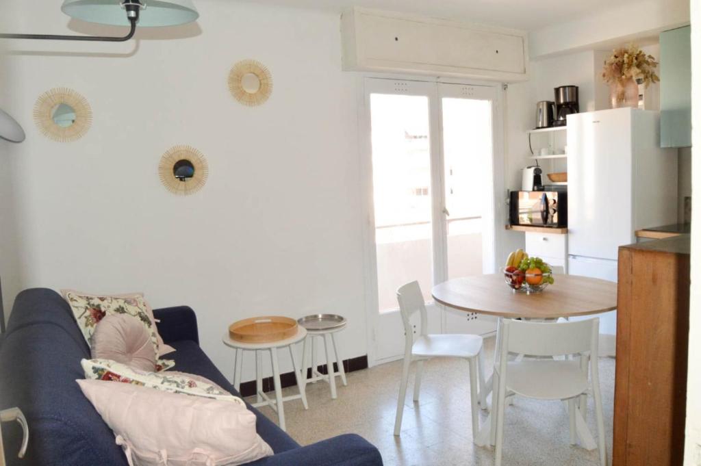 Fotografia z galérie ubytovania Saint-Raphaël : Appartement cosy à 10 minutes de la plage v destinácii Saint-Raphaël