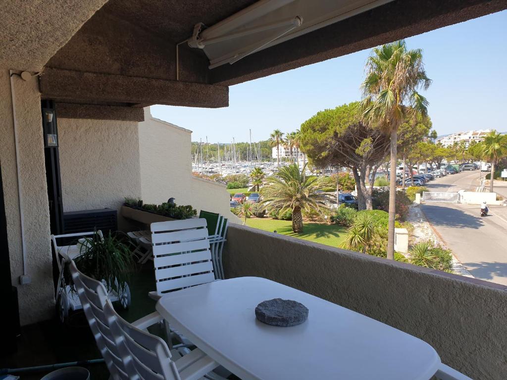 Balkón alebo terasa v ubytovaní Magnifique 2 pièces vue port et mer