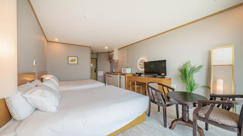TV a/nebo společenská místnost v ubytování J View Hotel