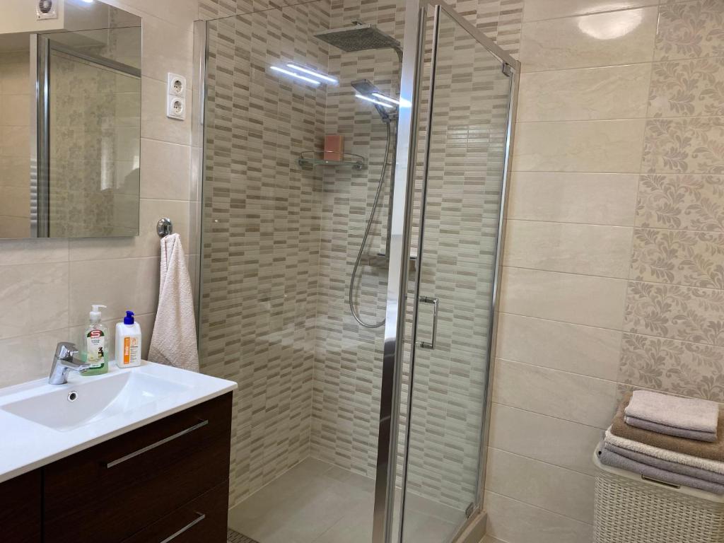 Kúpeľňa v ubytovaní Boruzs Apartman