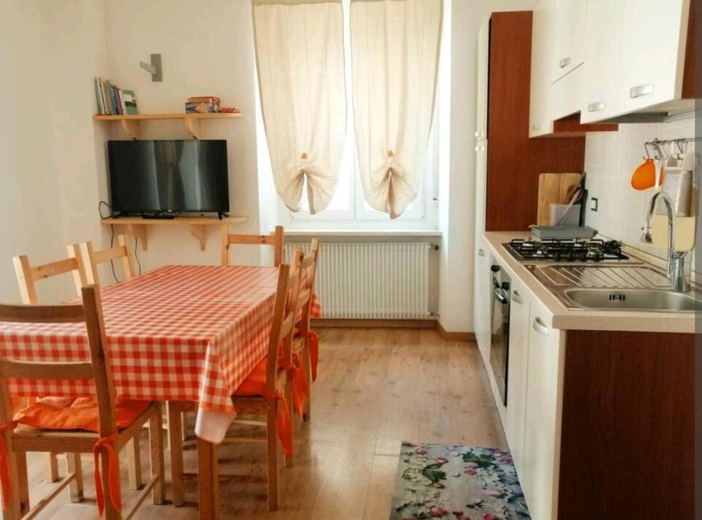Kuchyňa alebo kuchynka v ubytovaní Appartamenti Viola