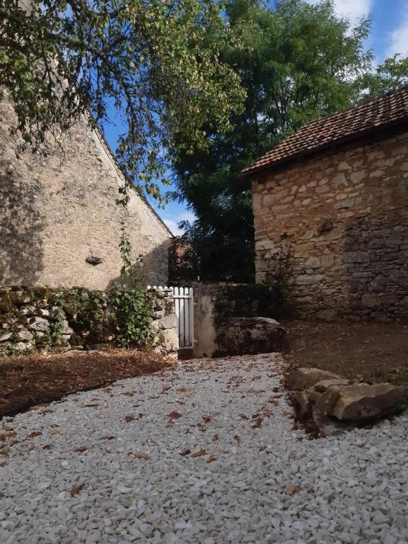a stone path in front of a building at Maison Marilene in Ajat