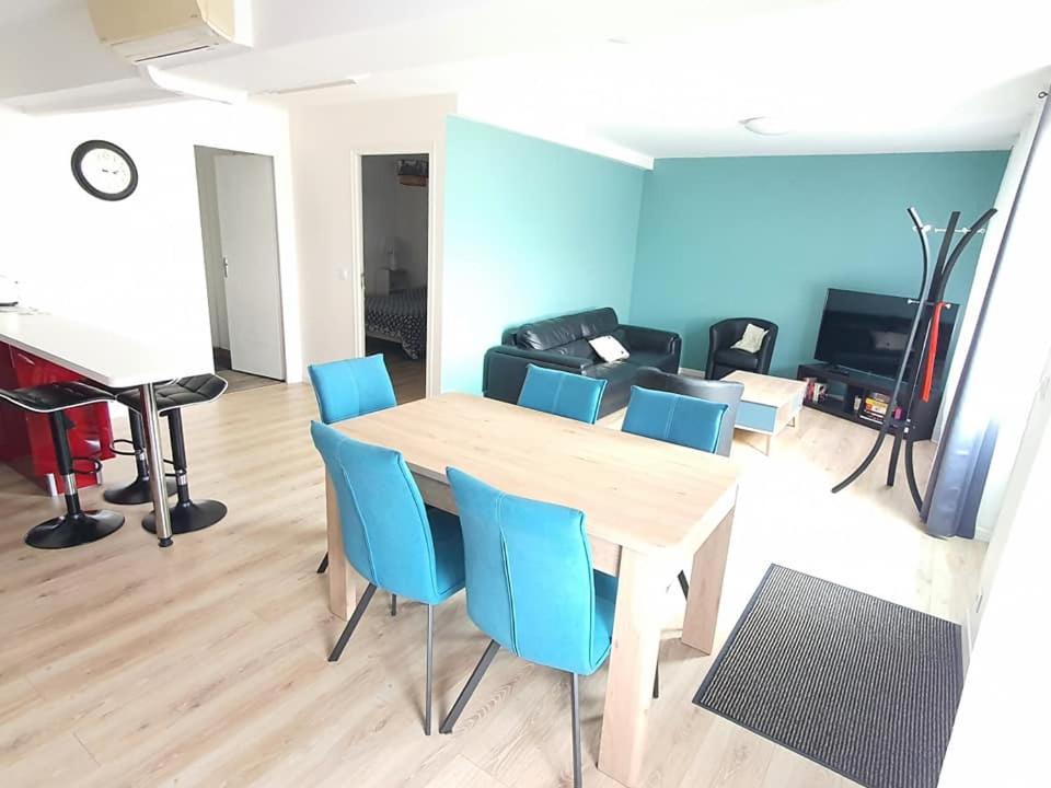 a room with a table and chairs and a piano at Gîte 5 personnes Dompierre sur Besbre in Dompierre-sur-Besbre