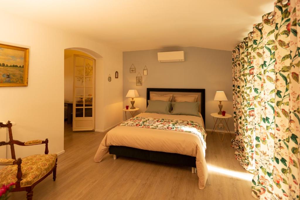 Postel nebo postele na pokoji v ubytování Chambre d'Hôtes La Courbe