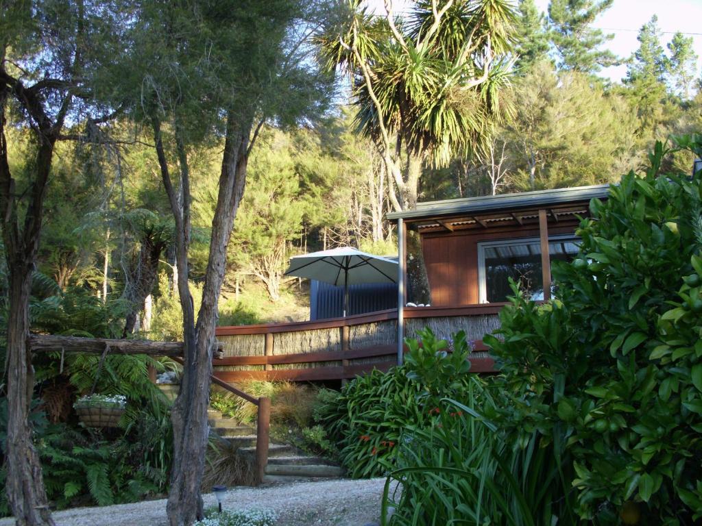 Cabbage Tree Chalet - One-Bedroom Chalet