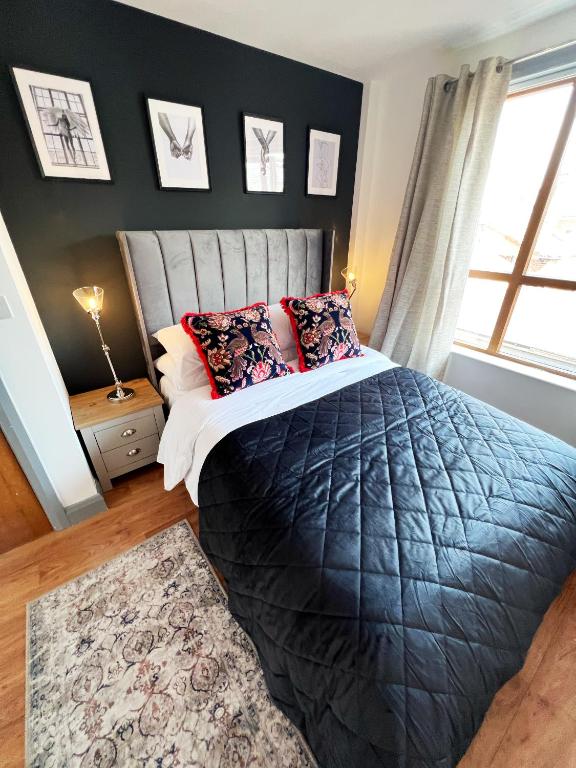 Postel nebo postele na pokoji v ubytování Luxury Belfast Stay