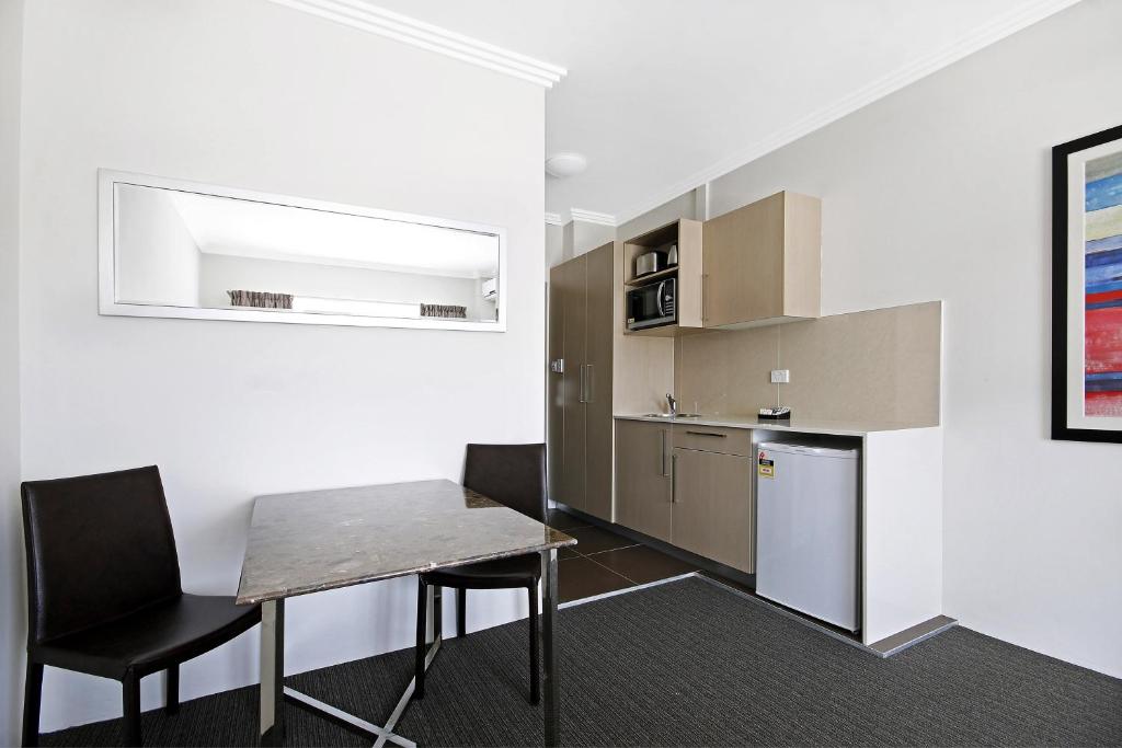 Value Suites Penrith - Queen Suite