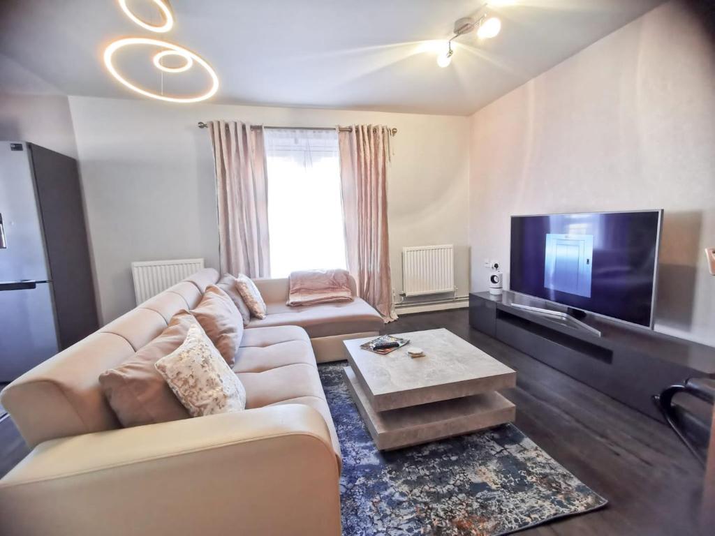 Entire Apartment in th Heart of Manchester, M15