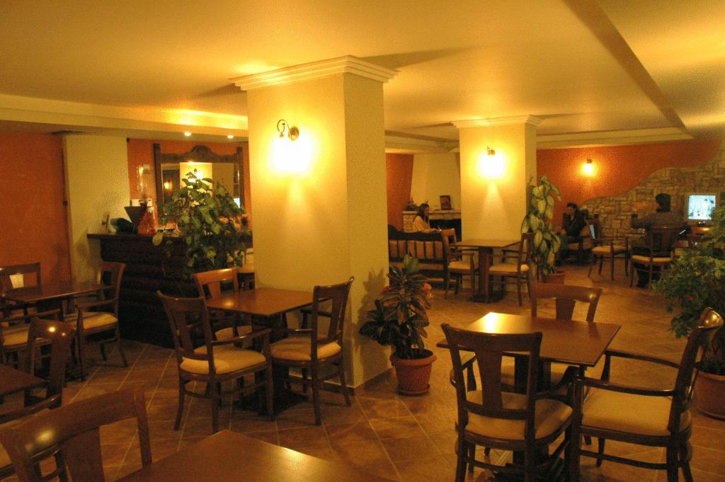 Εστιατόριο ή άλλο μέρος για φαγητό στο Ξενοδοχείο Αροάνιος