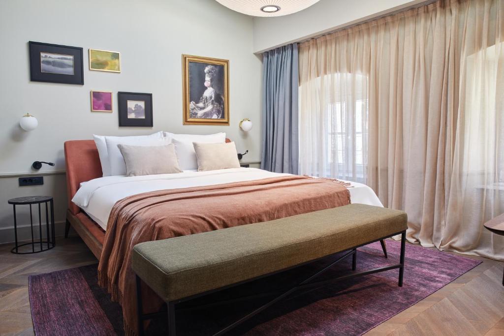 a bedroom with a large bed and a window at Martis Forum Heritage Hotel & Residence in Poreč