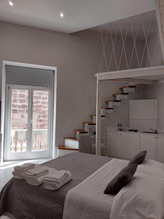 a bedroom with a bed with towels on it at Fradalisa Delizioso monolocale a Vico Equense in Vico Equense