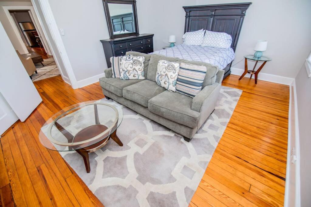 a living room with a couch and a table at King George Downtown Annapolis Getaway in Annapolis