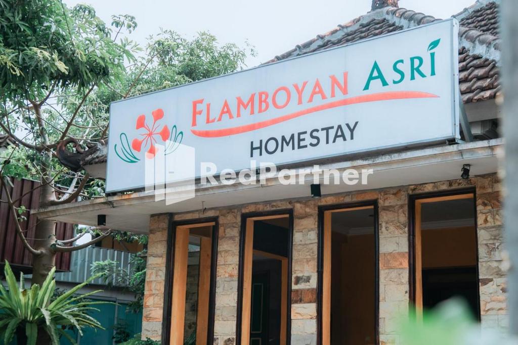 Fotografie z fotogalerie ubytování Flamboyan Asri Syariah Mitra RedDoorz near Kampung Inggris Pare v destinaci Pare