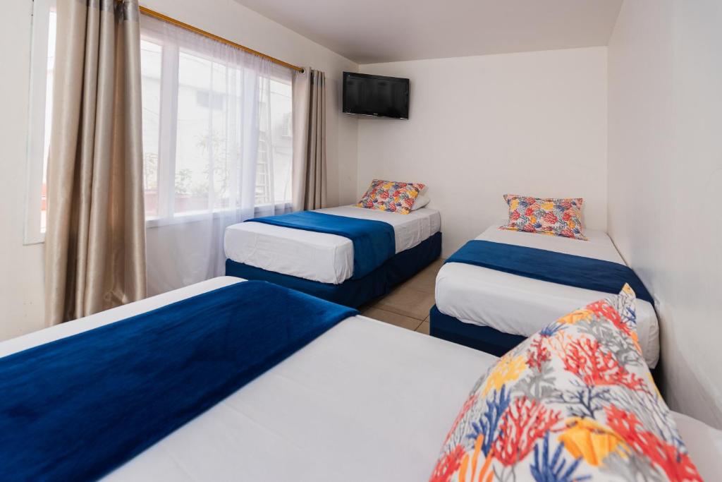 Postel nebo postele na pokoji v ubytování Hostal North Seymour
