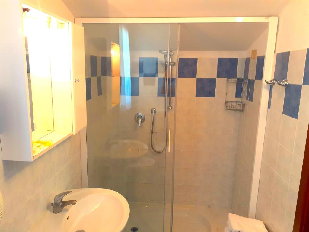 A bathroom at Hotel Danubio