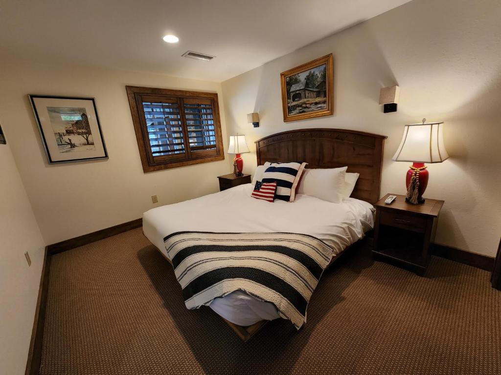 The Inn at Shady Lawn - Deluxe King Studio