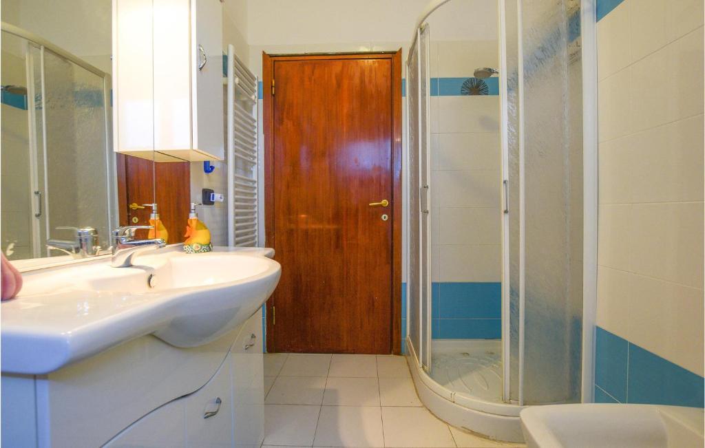 Kúpeľňa v ubytovaní Beautiful Apartment In Follonica