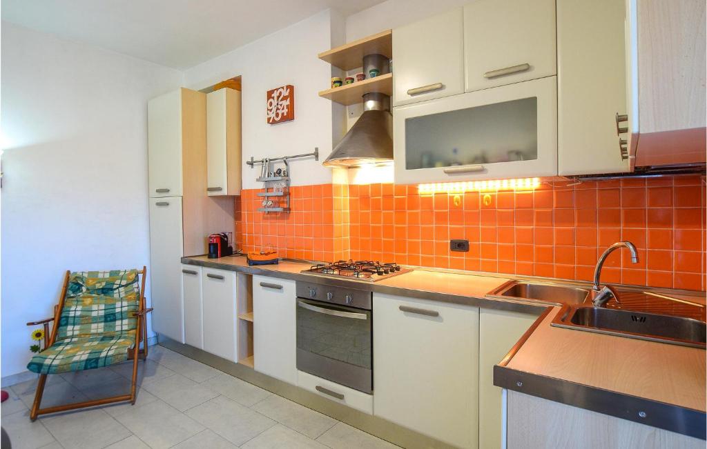Kuchyňa alebo kuchynka v ubytovaní Beautiful Apartment In Follonica