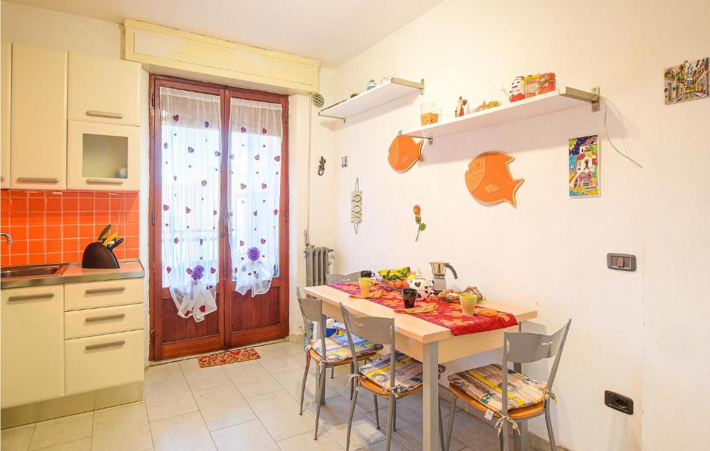 Kuchyňa alebo kuchynka v ubytovaní Beautiful Apartment In Follonica