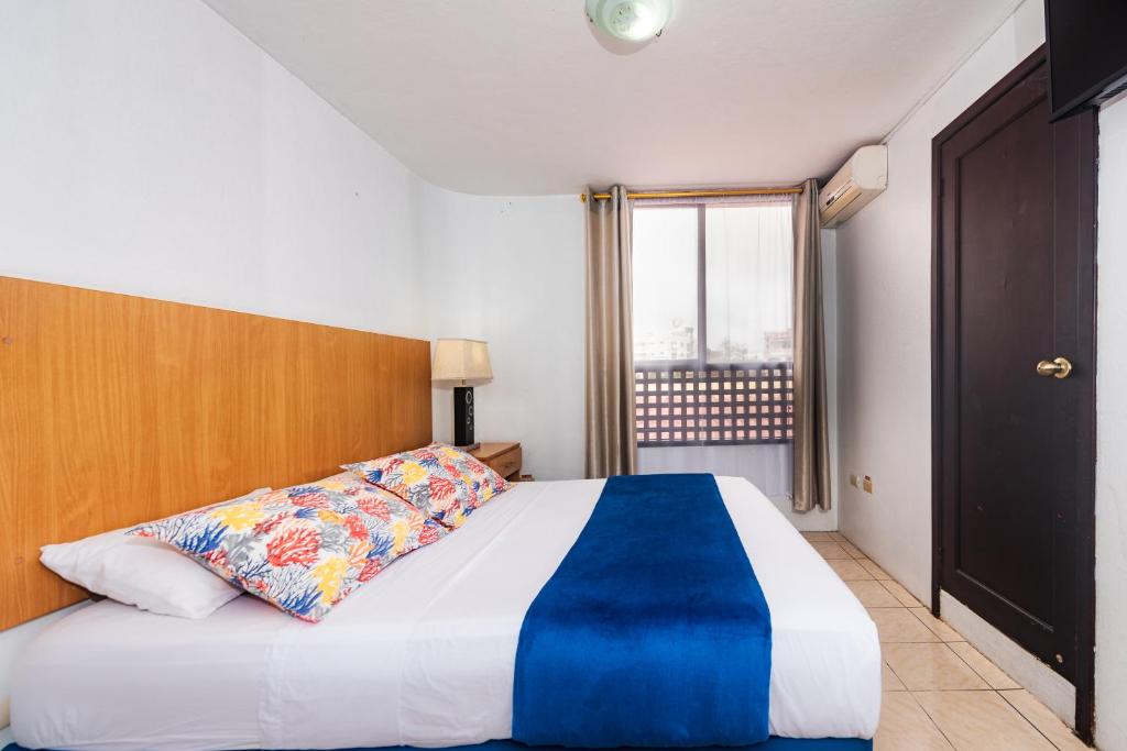 Postel nebo postele na pokoji v ubytování Hostal North Seymour