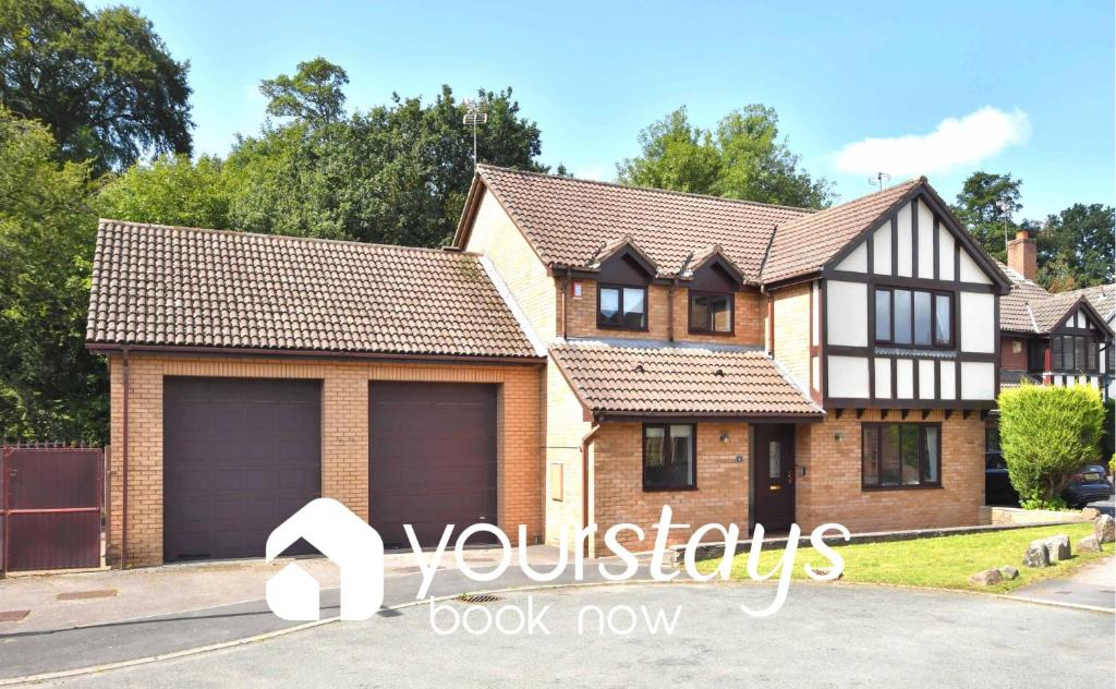 The Glade by YourStays Huge Single Detached Holiday Home with big garden - Housity