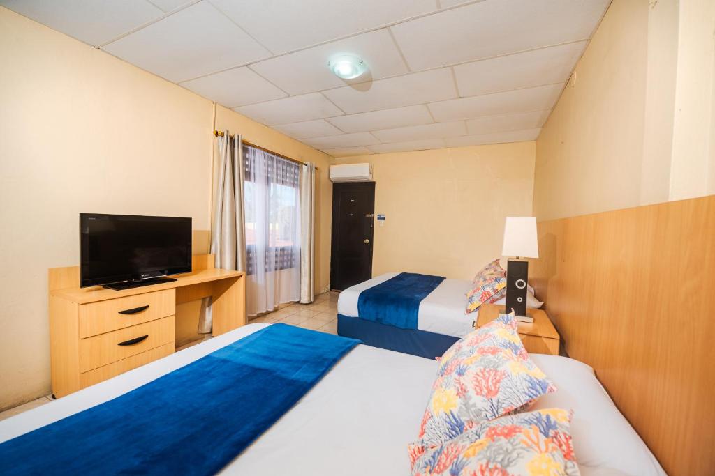 Postel nebo postele na pokoji v ubytování Hostal North Seymour