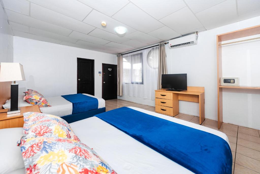 Postel nebo postele na pokoji v ubytování Hostal North Seymour