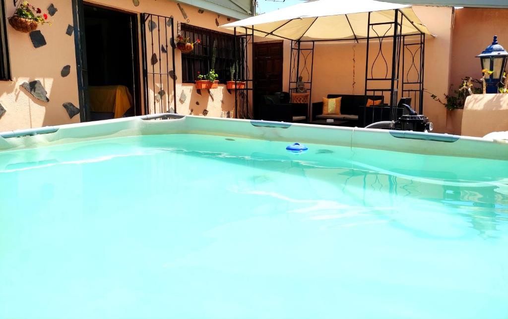 The swimming pool at or close to El Alfar
