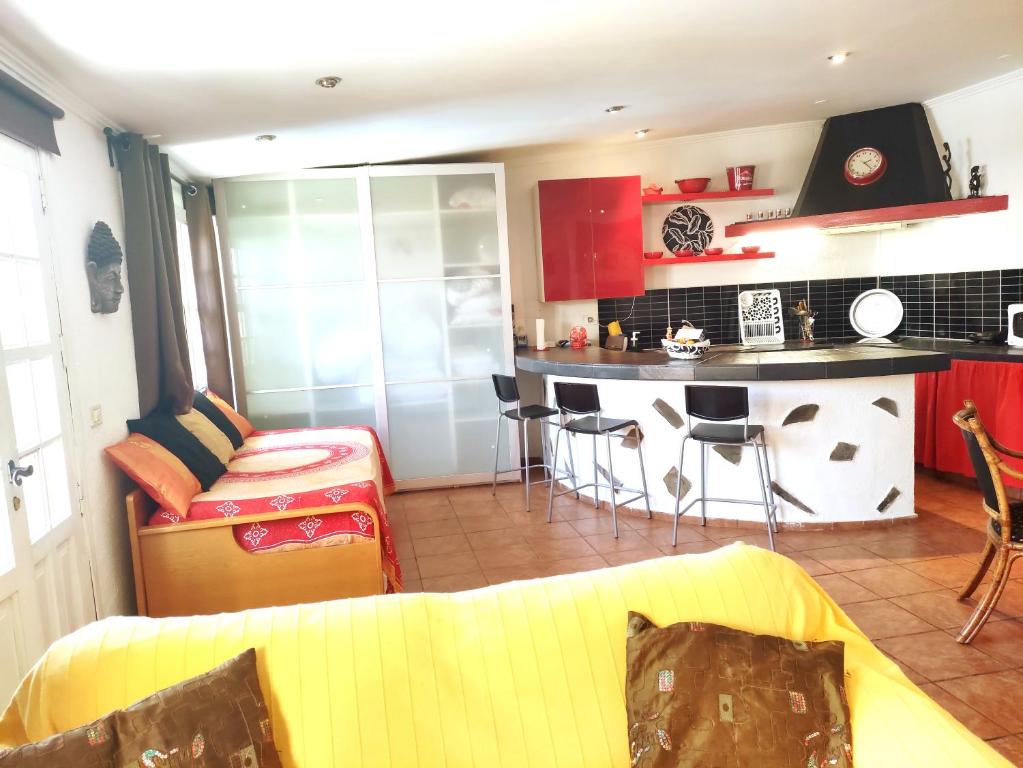 A kitchen or kitchenette at El Alfar