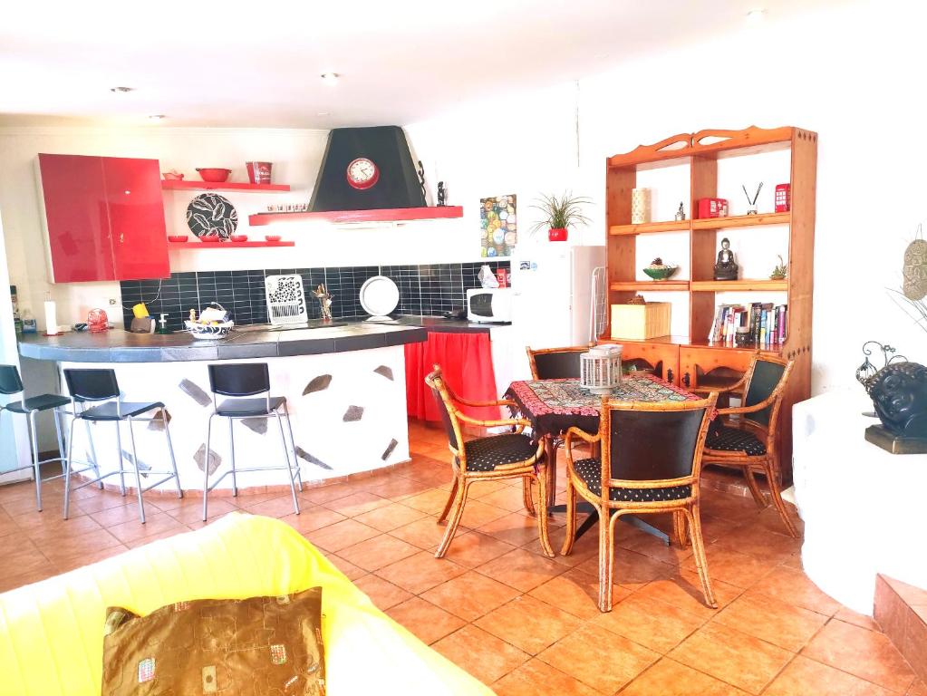 A kitchen or kitchenette at El Alfar