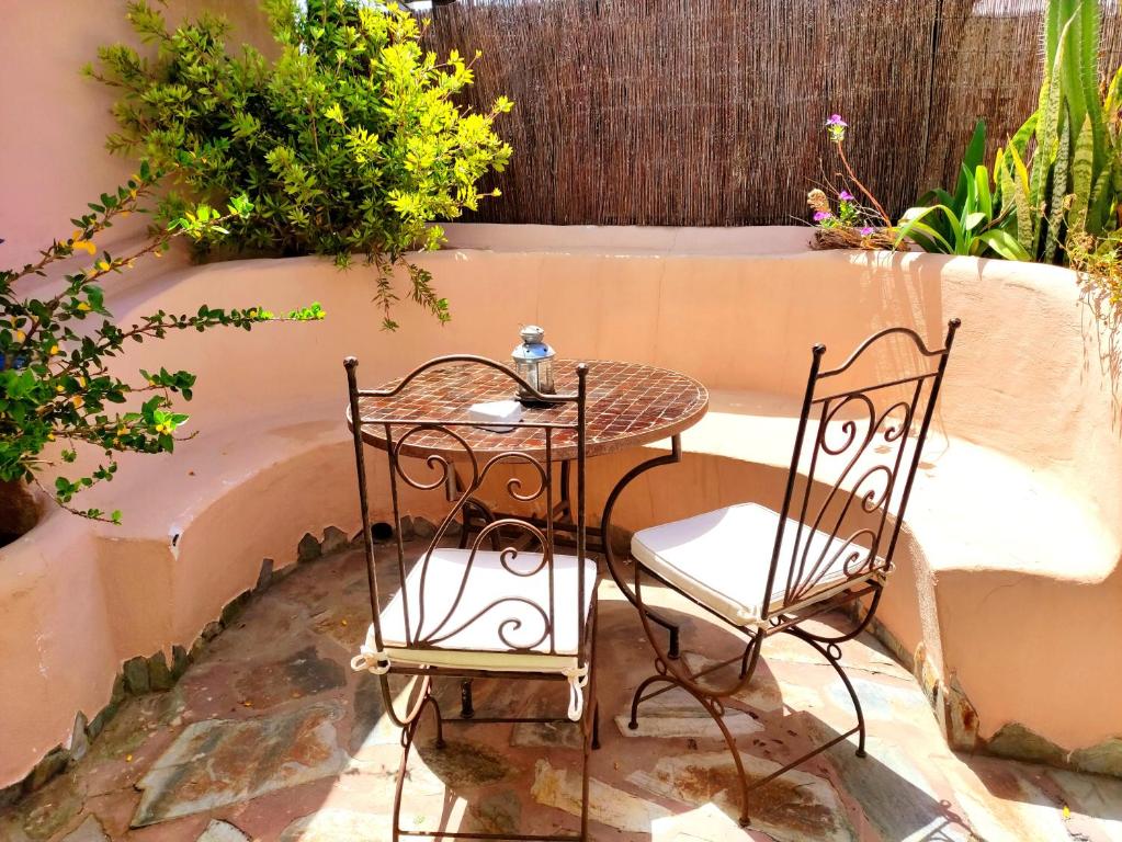 A patio or other outdoor area at El Alfar