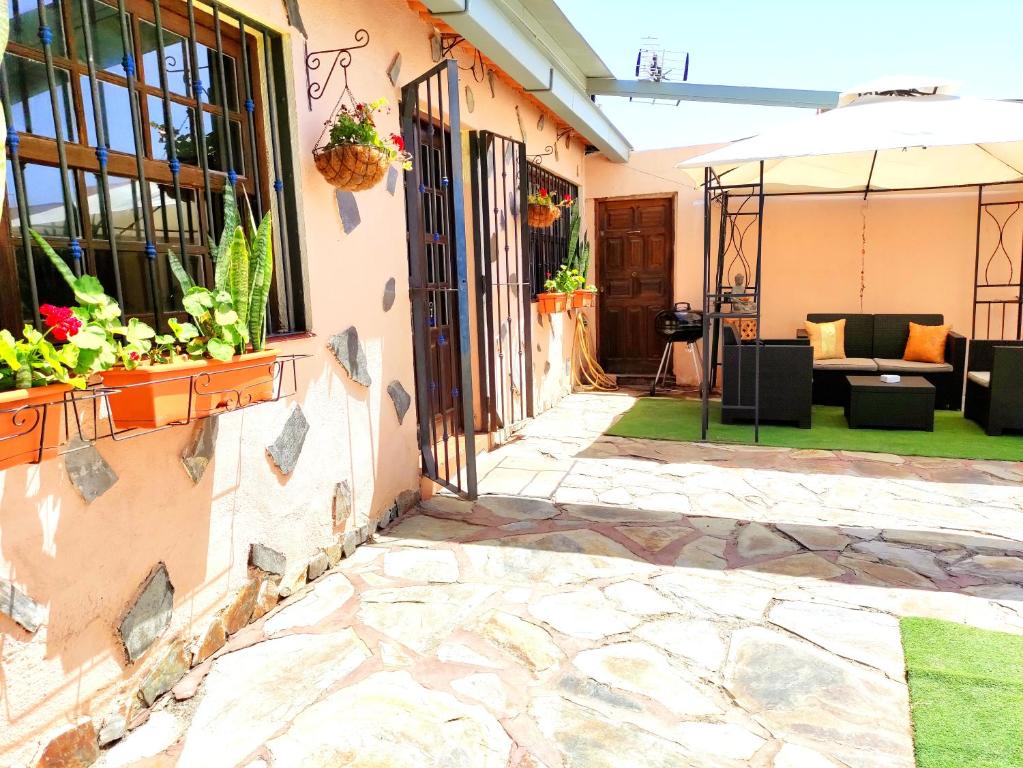A patio or other outdoor area at El Alfar