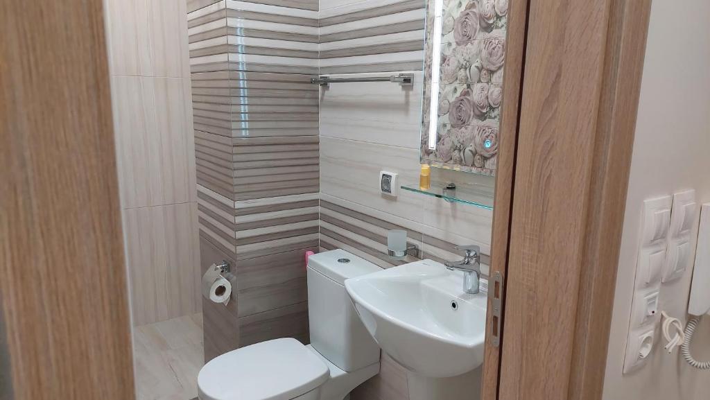 A bathroom at Sunrise City A1, Sarafovo