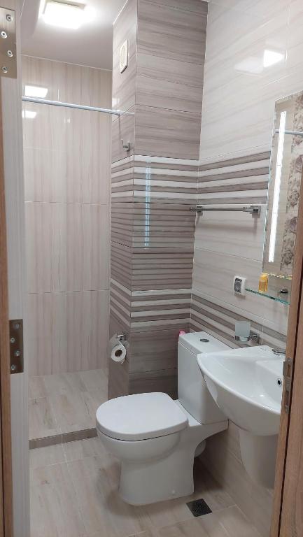 A bathroom at Sunrise City A1, Sarafovo