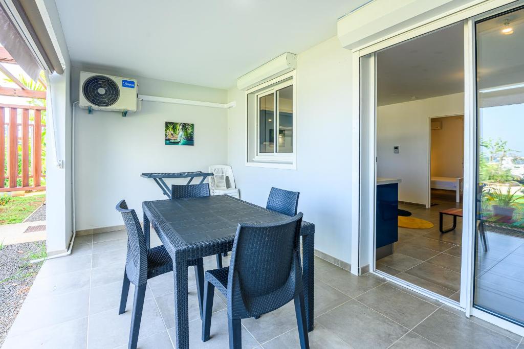 Fotografie z fotogalerie ubytování Suite face à la plage et proche des commerces - BED AND COFFEE RIVAGE v destinaci La Trinité
