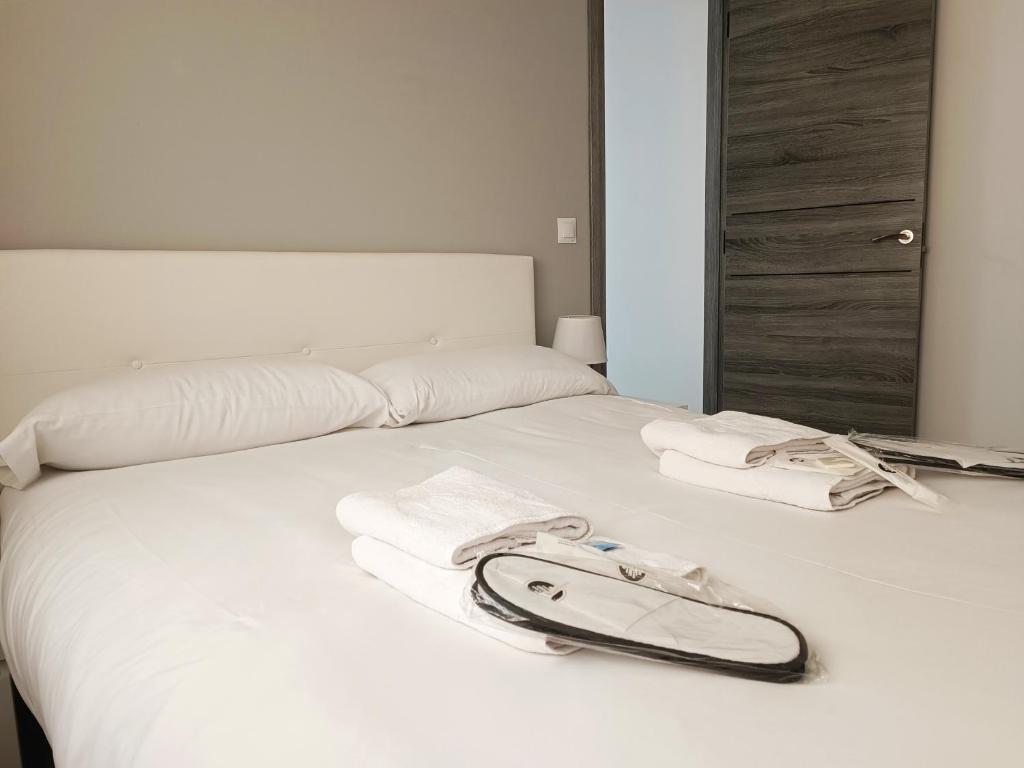 Cama o camas de una habitación en Apartamentos en Playa Bajondillo, Torremolinos