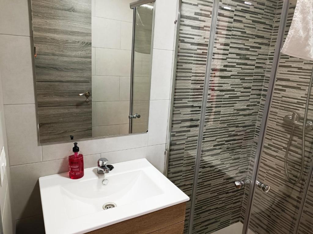 Koupelna v ubytování BAJ - Apartamentos en Playa Bajondillo, Torremolinos