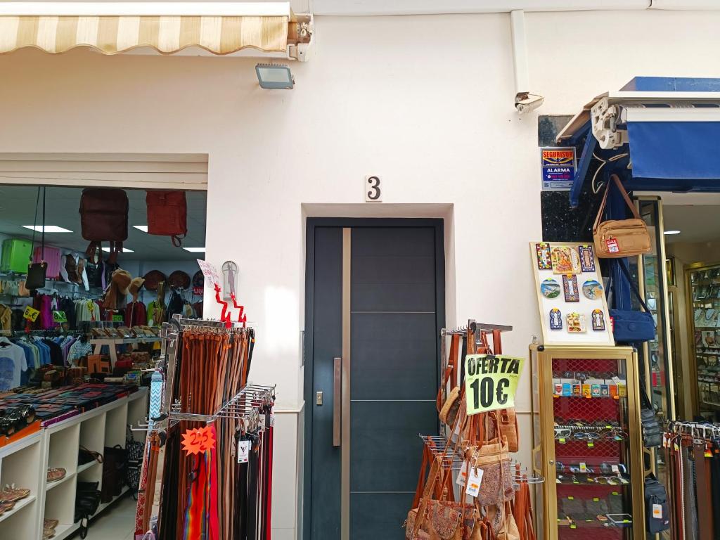 Supermarket nebo jiné obchody v  apartmánu nebo okolí