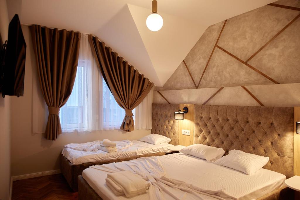 Postel nebo postele na pokoji v ubytování Amico Hotel