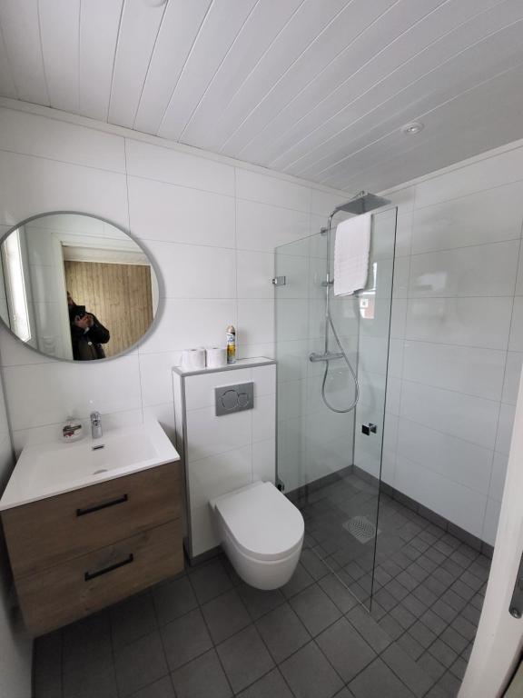 Koupelna v ubytování Å Rorbuer - by Classic Norway Hotels