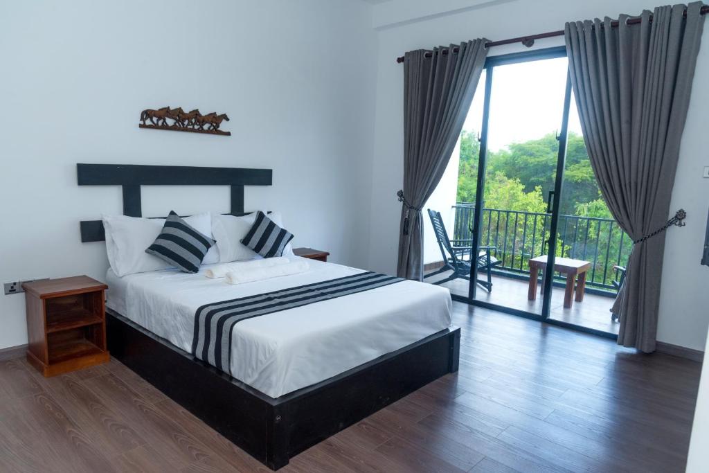 Postel nebo postele na pokoji v ubytování Black Mustang Hotel