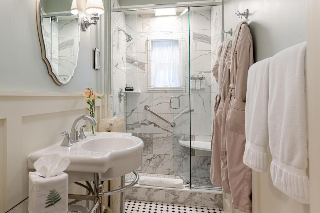 Pinecrest Bed & Breakfast - Room De Deluxe King