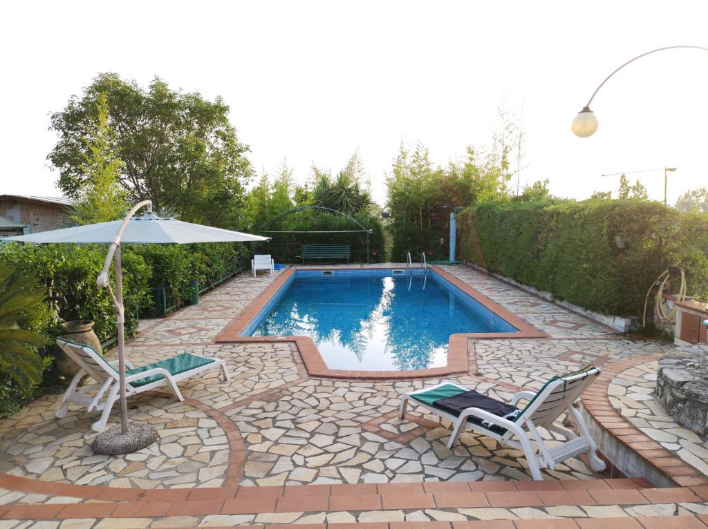 The swimming pool at or close to CERSETO 2