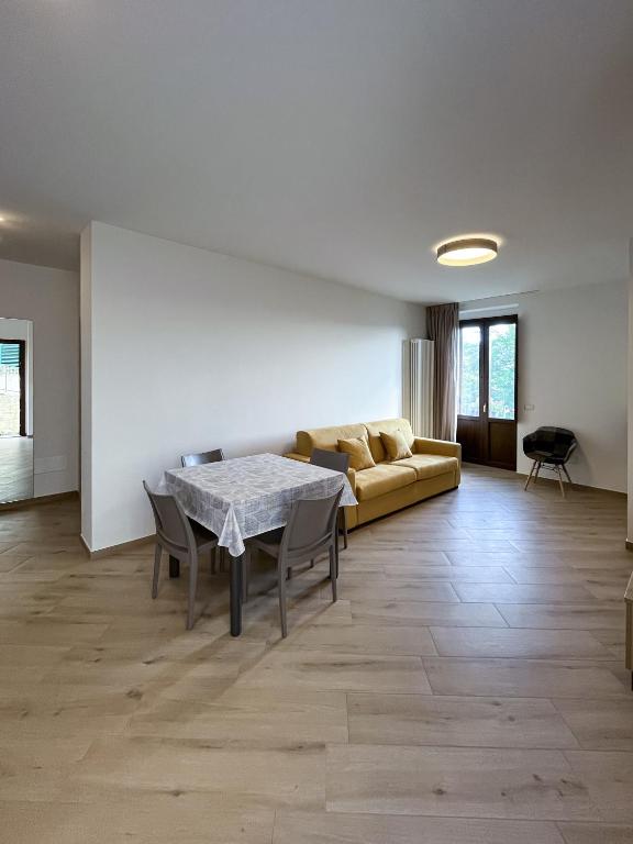 A seating area at Santangelo21