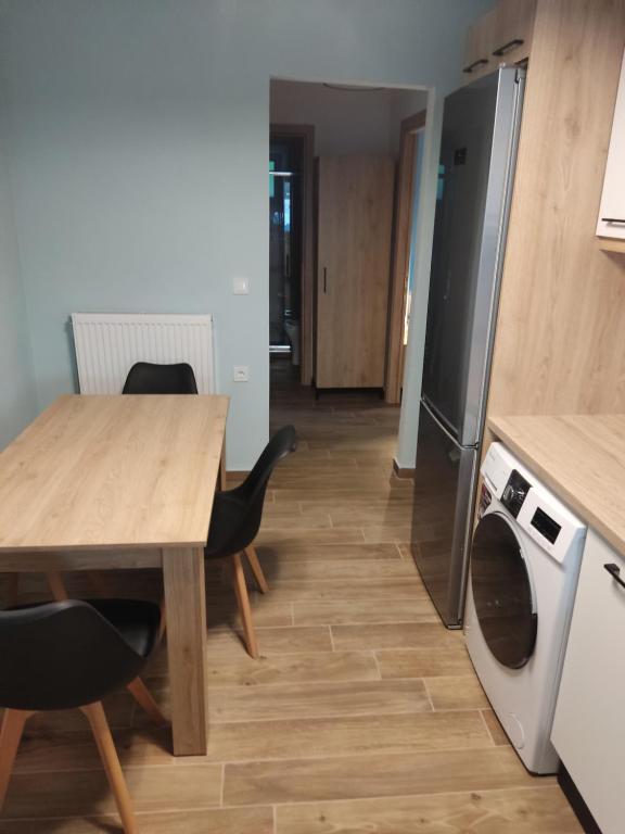 A kitchen or kitchenette at Little Villa