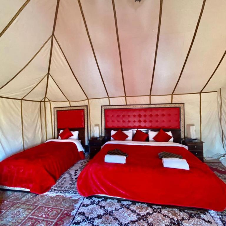 Postel nebo postele na pokoji v ubytování Fabulous luxury camp