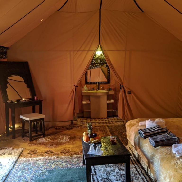 Postel nebo postele na pokoji v ubytování Fabulous luxury camp
