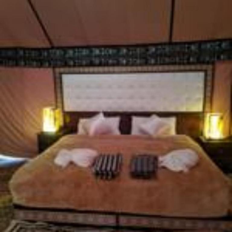 Postel nebo postele na pokoji v ubytování Fabulous luxury camp