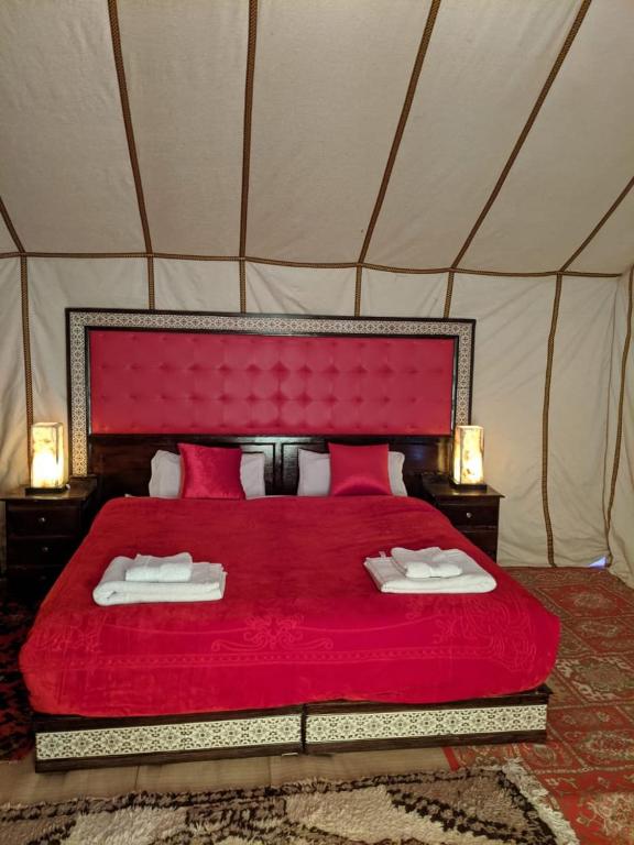 Postel nebo postele na pokoji v ubytování Fabulous luxury camp